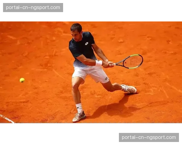 特写镜头:16岁加拿大新星米拉·史密斯400混夺银后与偶像霍苏拥抱 特写镜头:16岁加拿大新星米拉·史密斯400混夺银后与偶像霍苏拥抱